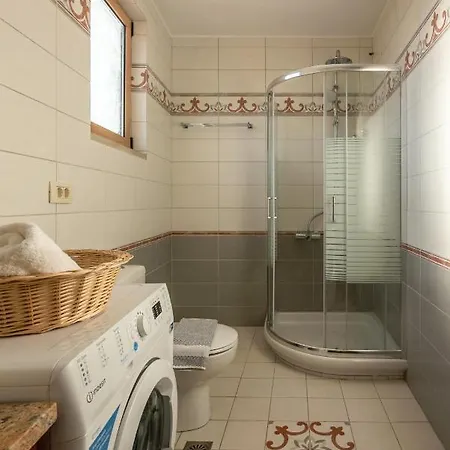 Avocado Fivos * La Canée